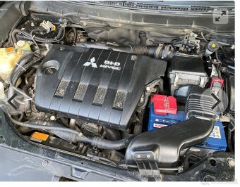 Predám Mitsubishi Outlander rok výroby 2011 130 kw - 5