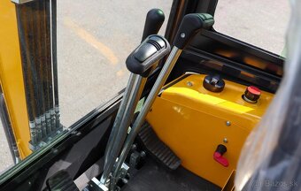 Mini Excavator s Kabínou - 5
