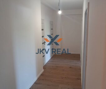 Slnečný 3-izbový byt po kompletnej rekonštrukcii na Nobelove - 5