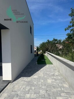 Novostavba domu s výhľadom na more a bazénom v Chorvátsku v - 5