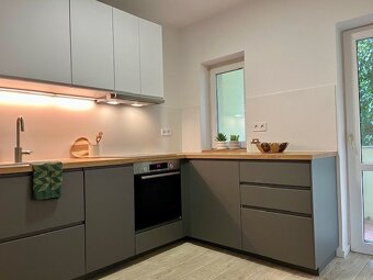 Na prenájom nadštandarný 2i byt v bytovej vile v lokalite Ho - 5