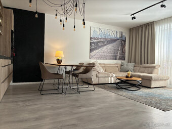 Veľmi pekný a priestranný 2 izb. byt vo výbornej lokalite - 5