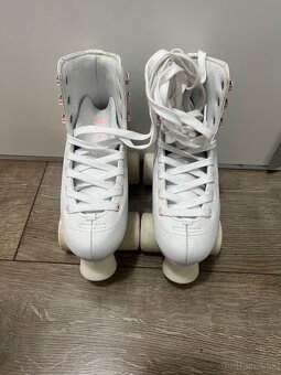 Kolieskové korčule - 5