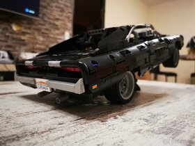 Lego Technic Dom's Dodge Charger (42111) - 5