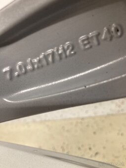 Alu sada org VOLKSWAGEN LONDON 5x112 7J ET40 215/55 R17 - 5