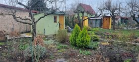 Záhrada s murovanou chatou v záhradkárskej oblasti - 5