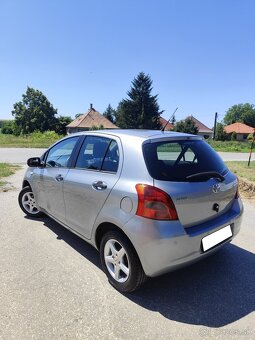 Toyota Yaris 1.0 - 5
