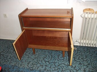 Predám krásnu retro skrinku(komodu). - 5