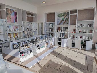 Luxusné predajné vitríny s LED osvetlením - 5