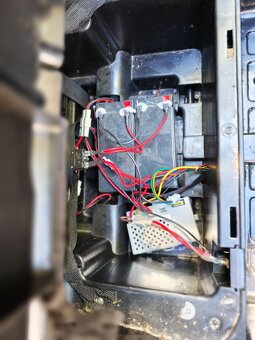 Elektrické auto pre dvoch 4x4 - 5