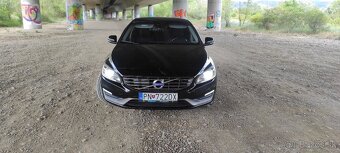 Volvo V60 D4 2.0L Drive-E Base Geartronic 133kW181HP A8 - 5