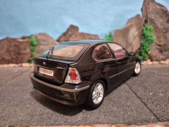 Prodám model 1:18 BMW 325Ti compact - 5