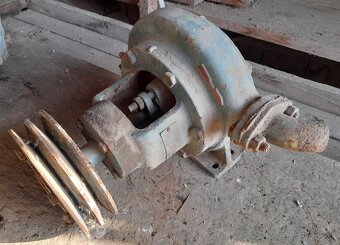 Prevodovka liatinova+slimakove čerpadlo a ozubene kolesa - 5