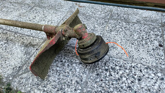 Predám motorovú strunovú kosačku Straus - 5