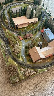 Model krajiny - Model železnice s rušňom a súpravou vozňov - 5