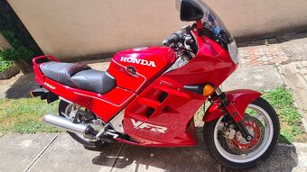 Honda VFR 750f - 5