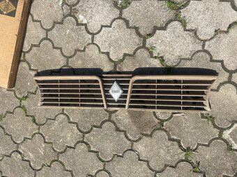 Predám originálnu prednú masku Renault R6/6 - 5