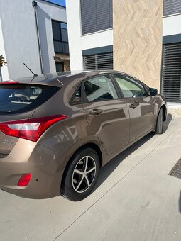 Hyundai i30 hnedá karoséria 1.4 benzín 2013 73kw - 5