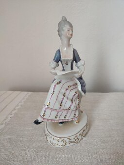 Holloháza žena s notami porcelánová soška - 5