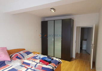 Prenájom priestranného 2 izbového bytu v bezpečnej a vyhľadá - 5