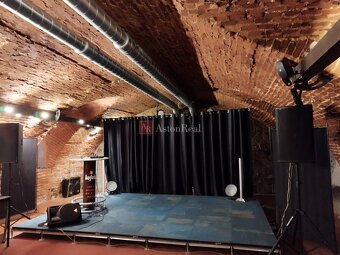 JEDINEČNÝ PRIESTOR v suteréne historickej budovy, Banská Bys - 5