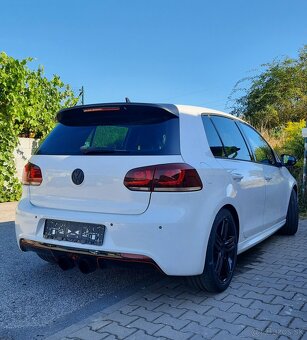 Predám  Volkswagen Golf 2.0 TFSI 270k R 4-Motion - 5