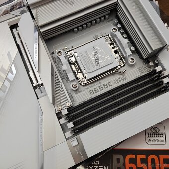 Gigabyte B650E AORUS STEALTH ICE BTF – základná doska (AM5) - 5