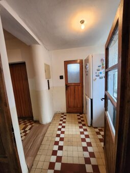 Na predaj starší rd s veľkým pozemkom 2.200 m2, Košeca. - 5