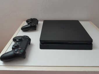 Sony PlayStation 4 - 5