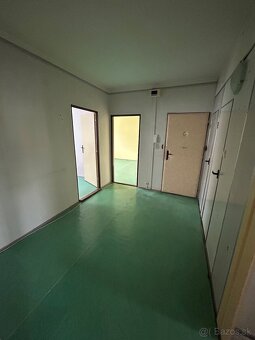 Predám 3 izbový byt s balkónom v centre v os. vlastníctve - 5