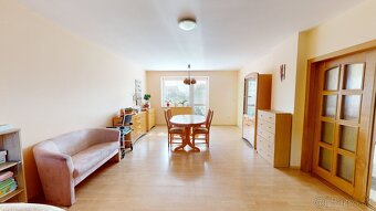 Na predaj rozmerný rodinný dom s pozemkom 2480 m2 v Dubnici - 5