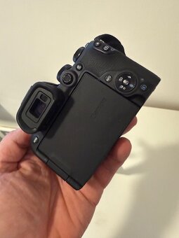 CANON EOS R10 bez objektívu - 5
