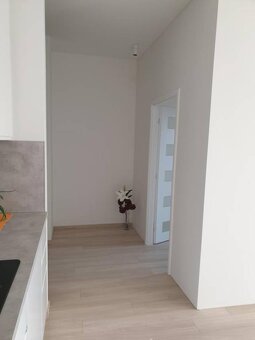 Nový moderný byt s balkónom a parkovaním v širšom centre. Ja - 5