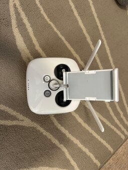 Dron DJI Phantom 4 - 5