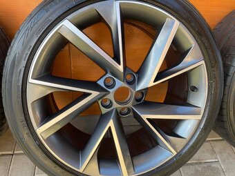 VEGA GRAU orig.skoda Superb3V 5x112 8j x19 ET 44 VW 235 - 5