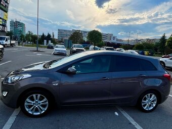 Hyundai i30 CW Kombi 1.6i MPI 16V DOHC Family - 5