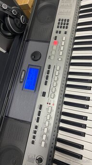 Klavesy YAMAHA E443 - stojan - sluchatka - 5