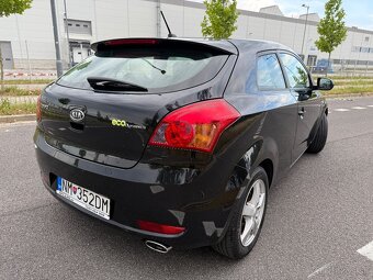 Na predaj krásna KIA Proceed 1.6 CRDi Coupe - 5