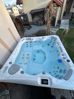 Vírivka Jacuzzi Wellis - 5