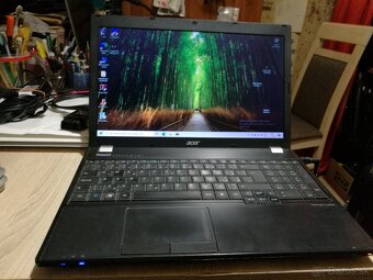 Acer. Intel Dvojjadro. 15,6" LED. 4GB. 500 GB. - 5