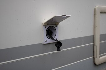 Burstner obytný príves - 5