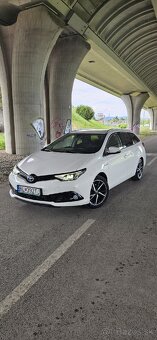 Toyota auris 2018 hybrid Combi - 5