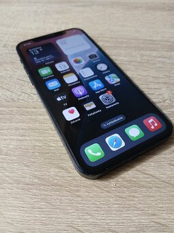 Apple iPhone 12 / 64GB Black Pekný stav - 5