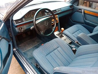 Mercedes W124 coupé E220 manuál - 5