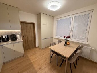 Topoľčany, 3-izbový veľkometrážny, moderný a kompletne prero - 5