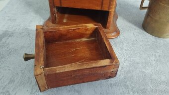 Starý mlyncek na kávu s intarzii + maziar - packetou - 5