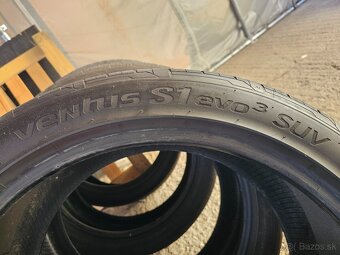 285/40R22 - 5