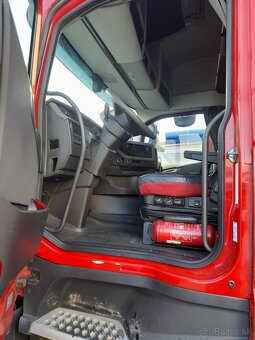 ŤAHAČ VOLVO - 5
