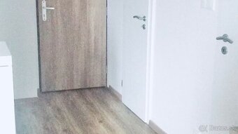Pokojné bývanie pri lese a jazere – 1-izbový apartmán v Rezi - 5