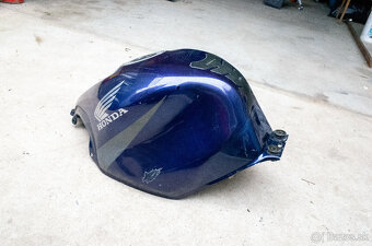 Honda CBR600 F4i (2001–2006) – Palivová nádrž s čerpadlom - 5